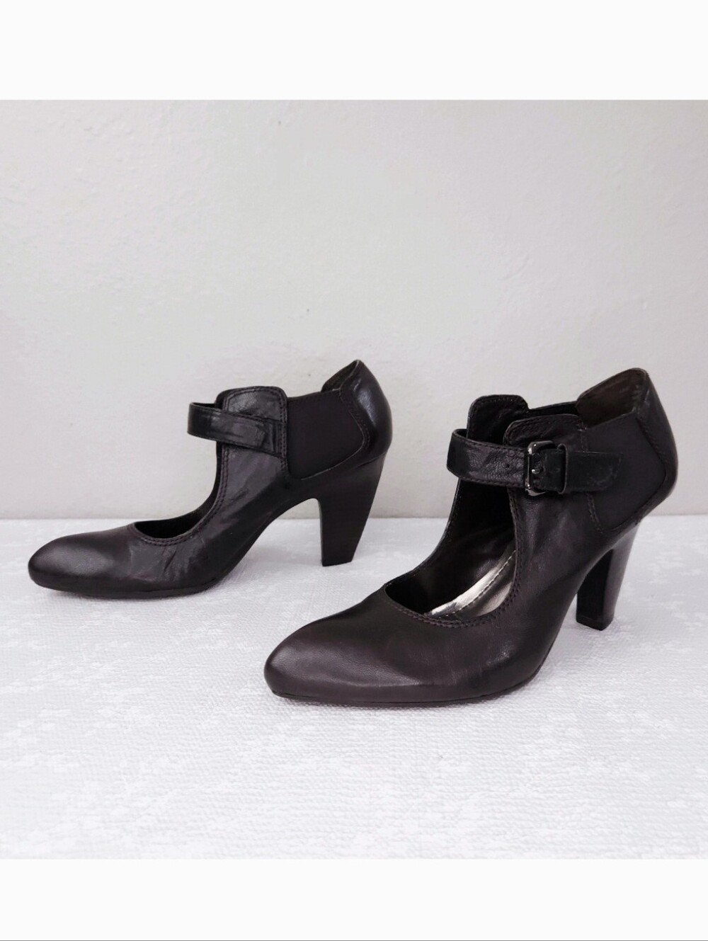 APEPAZZA Mary Jane Pumps US 9.5 Brown Leather Heels